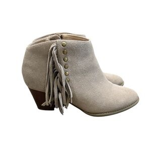 Vionic size 6 ankle boots